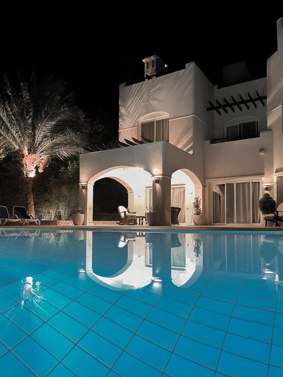 Property building, Balcony/Terrace, Pool view, Swimming pool