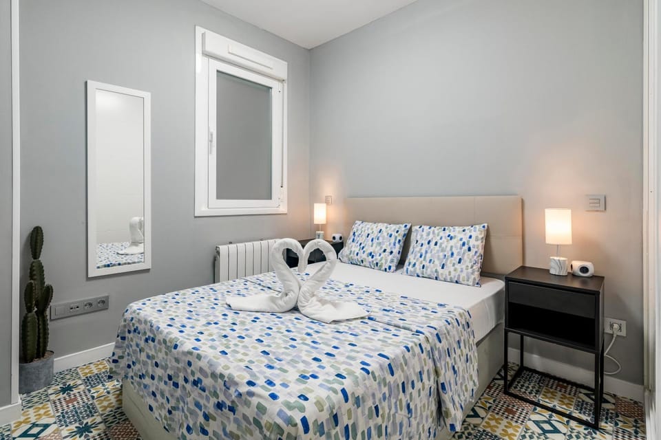Bed, Photo of the whole room, Bedroom