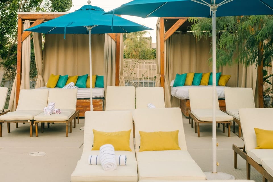 Swimming pool, sunbed