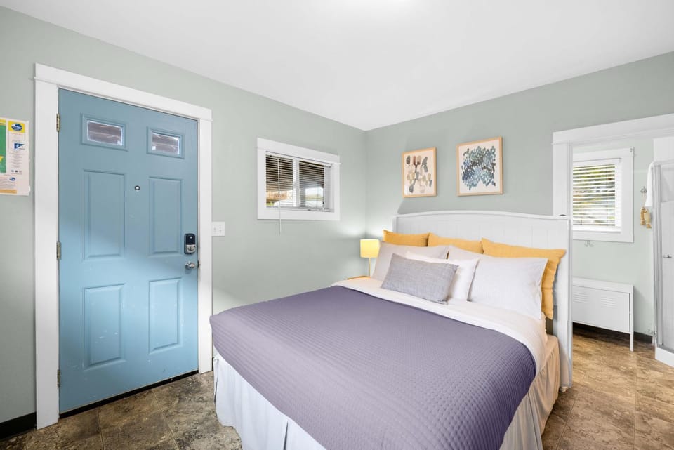 Alpine Coast Cottage - Meredith Lodging House in Rockaway Beach