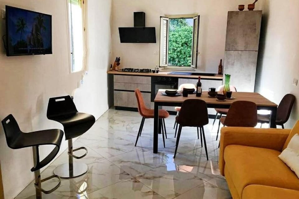 TV and multimedia, Coffee/tea facilities, Kitchen or kitchenette, Living room, Dining area, Evening entertainment, pet friendly