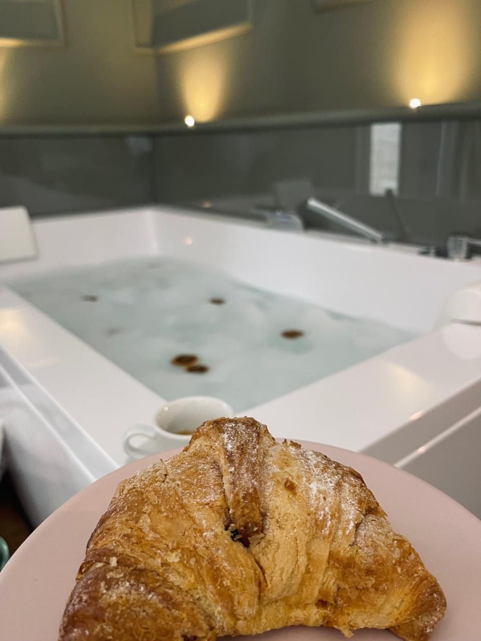 Property building, Hot Tub, Breakfast