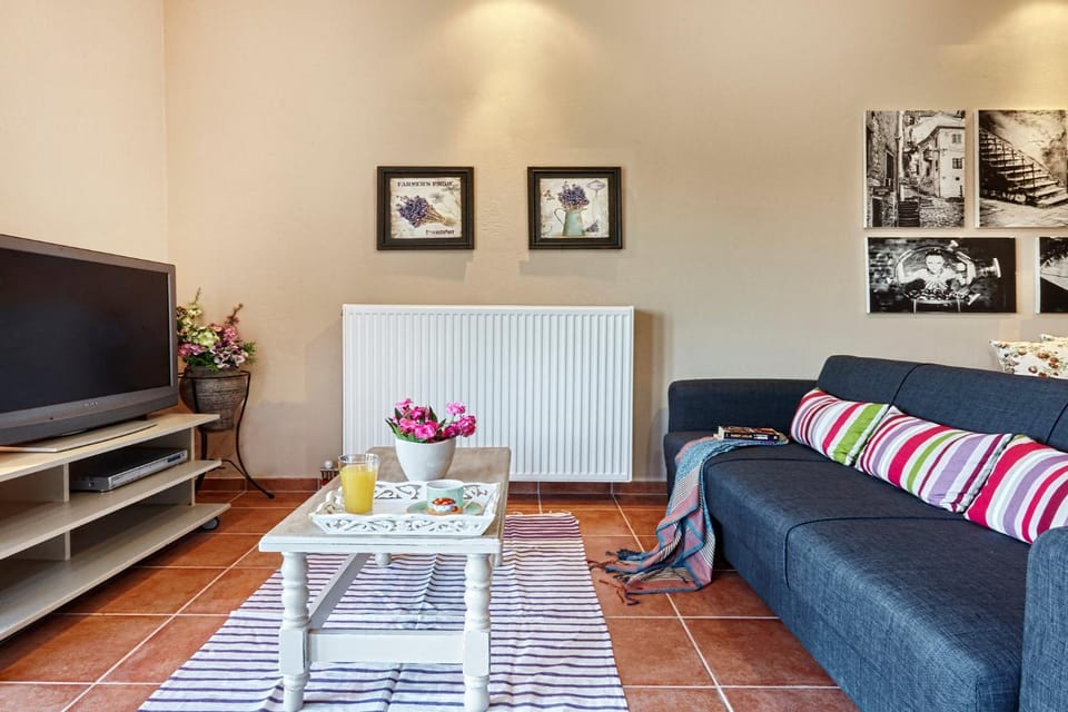 TV and multimedia, Living room, Seating area, internet