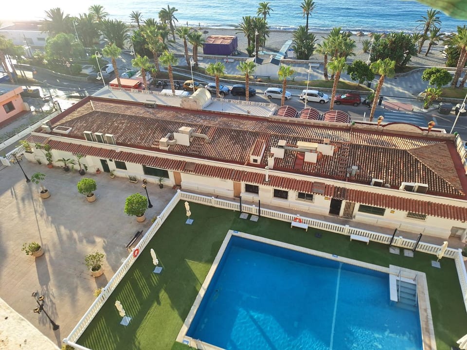 Apartamento frente al mar totalmente reformado Apartment in Costa Tropical