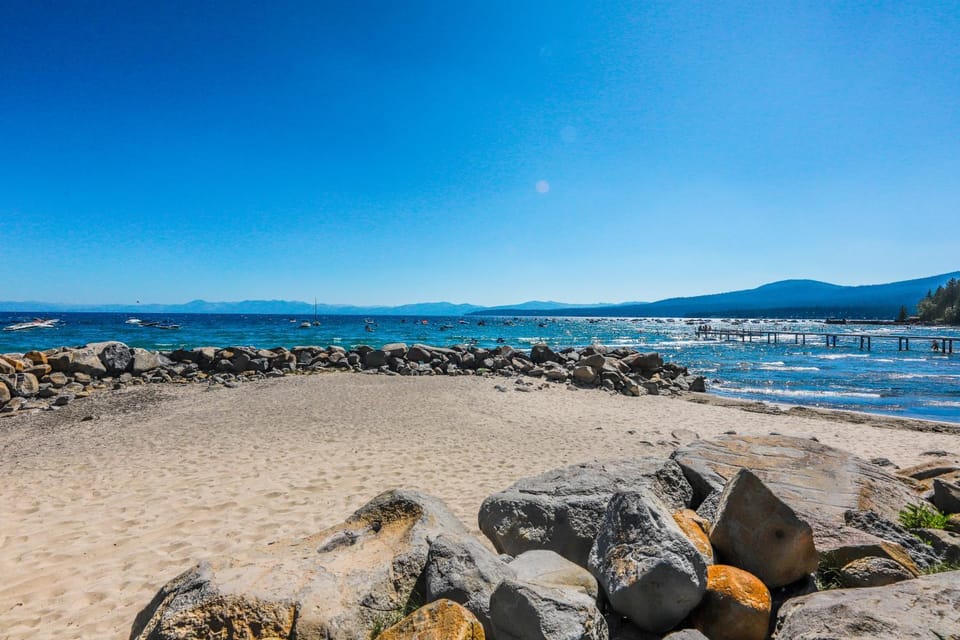 Lakeside Dreamzzz Apartment in Tahoe Vista
