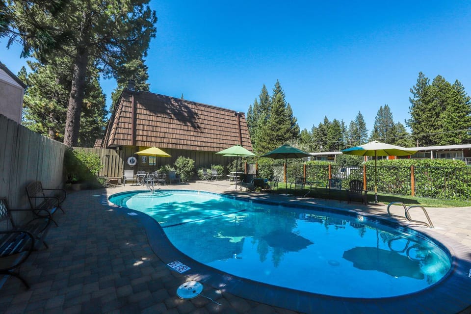 Lakeside Dreamzzz Apartment in Tahoe Vista