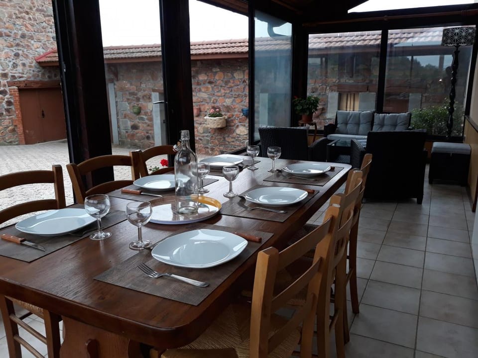Gîte charmant avec jardin au calme, animaux admis - FR-1-496-233 House in Auvergne-Rhône-Alpes