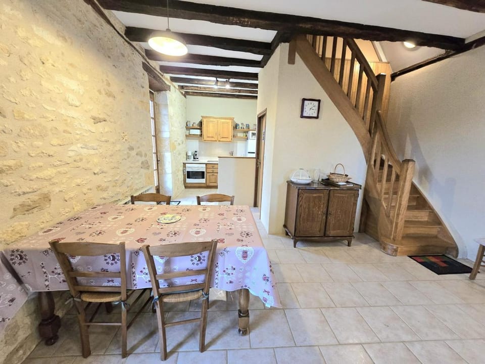 Charmante maison individuelle avec terrasse et BBQ en Dordogne, animaux acceptés - FR-1-616-185 House in Montignac