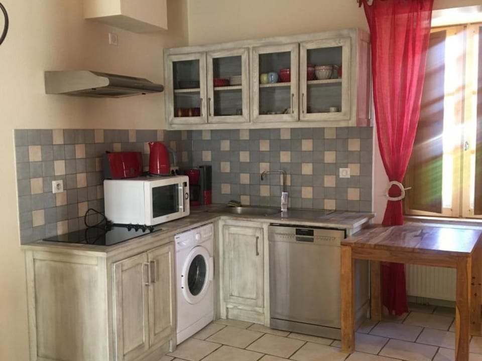 Maison confortable avec balcon au cœur de Cadouin, proche de Dordogne et grands sites touristiques - FR-1-616-196 Apartment in Occitanie