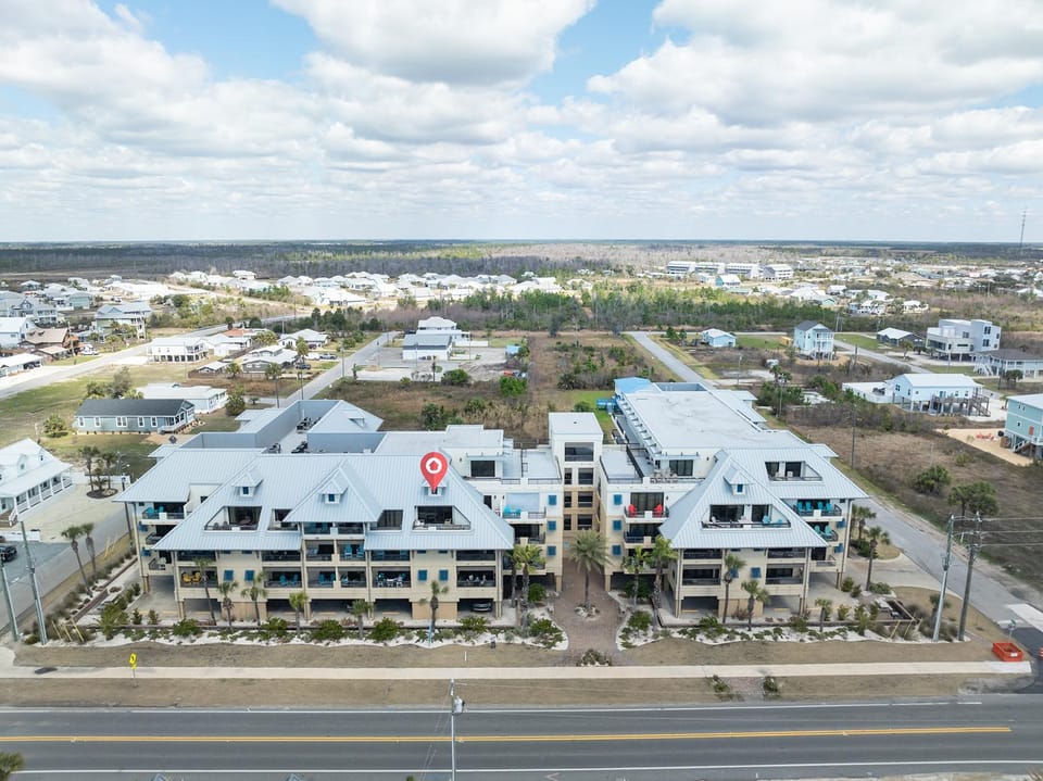 Property building, Day, Neighbourhood, Bird's eye view, Street view, Location, Parking