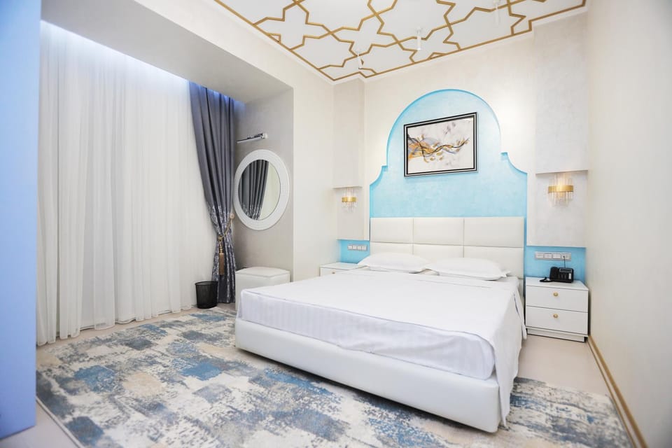 Bed, TV and multimedia, Bedroom