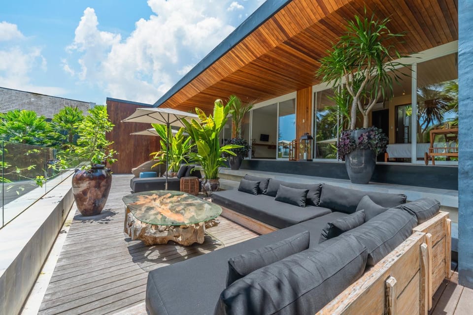 Villa Sandro - 3BR Escape, Lush Jungle Views & Pool Villa in Tampaksiring