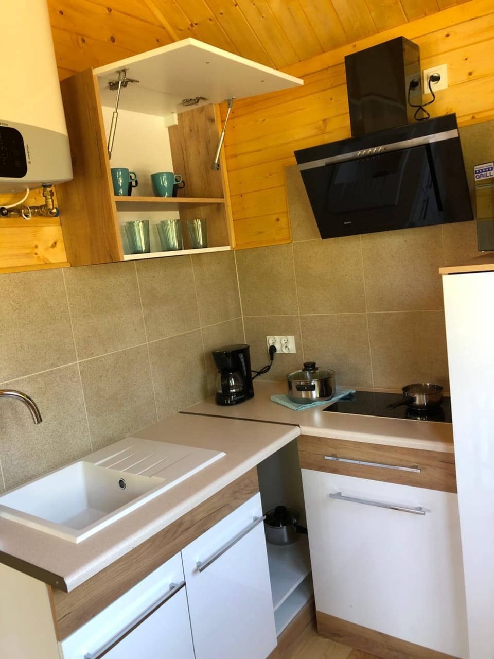 Coffee/tea facilities, Kitchen or kitchenette