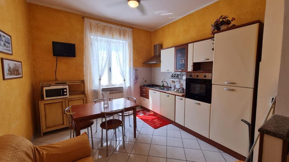 TV and multimedia, Kitchen or kitchenette, Dining area, dishwasher, minibar, pet friendly, stove