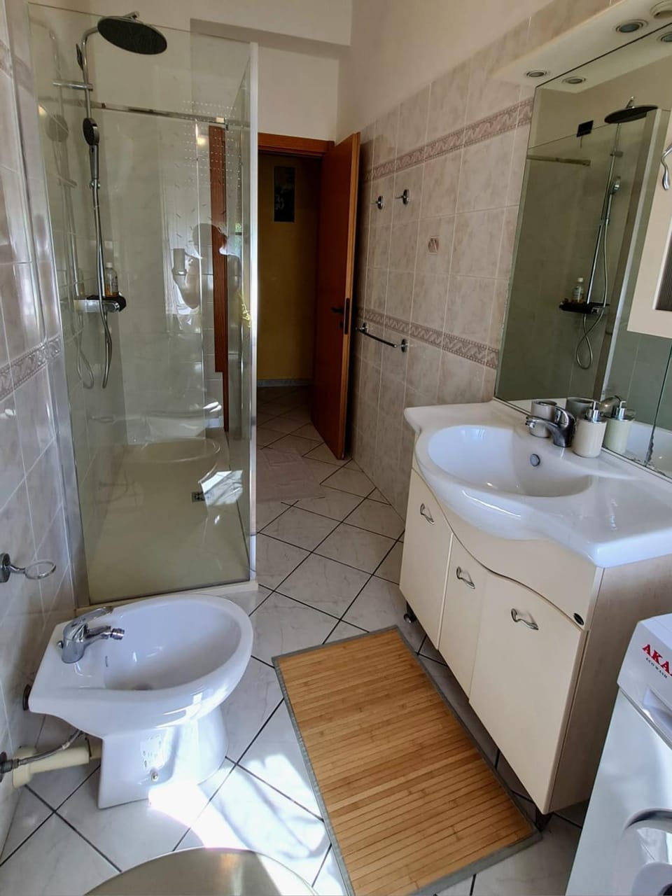 Shower, Toilet, Bathroom, towels