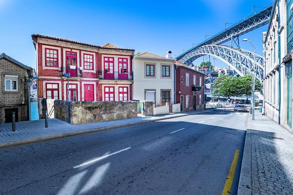 Property building, Street view, Location