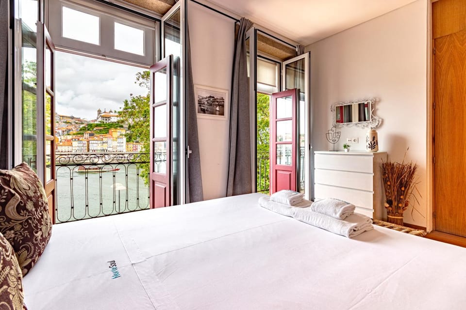 Bed, Natural landscape, View (from property/room), Photo of the whole room, Bedroom, Lake view, River view, towels