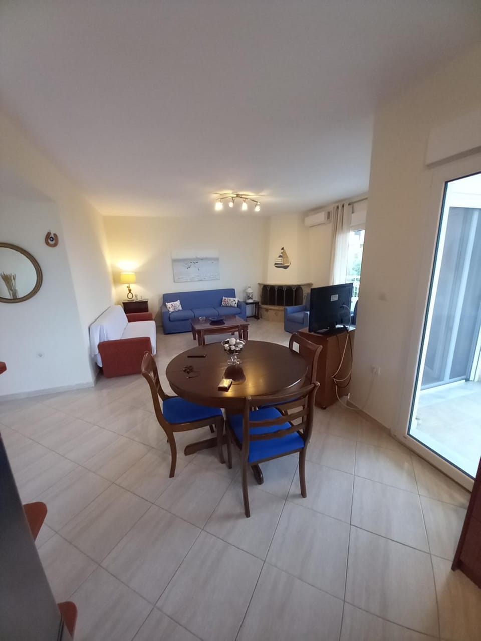 Seating area, Dining area
