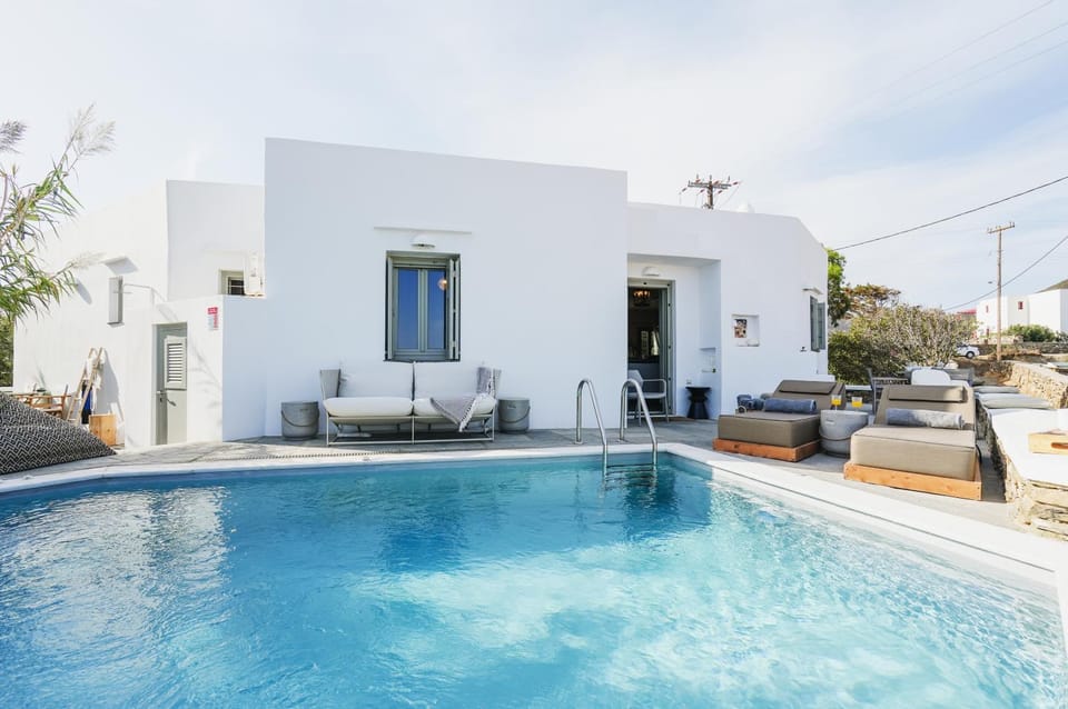 Day, Swimming pool, sunbed
