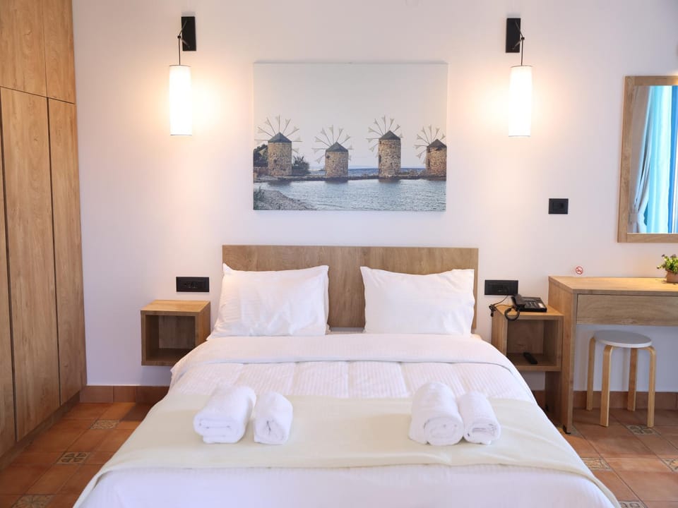 Toilet, Property building, Bed, Bedroom, locker, wardrobe