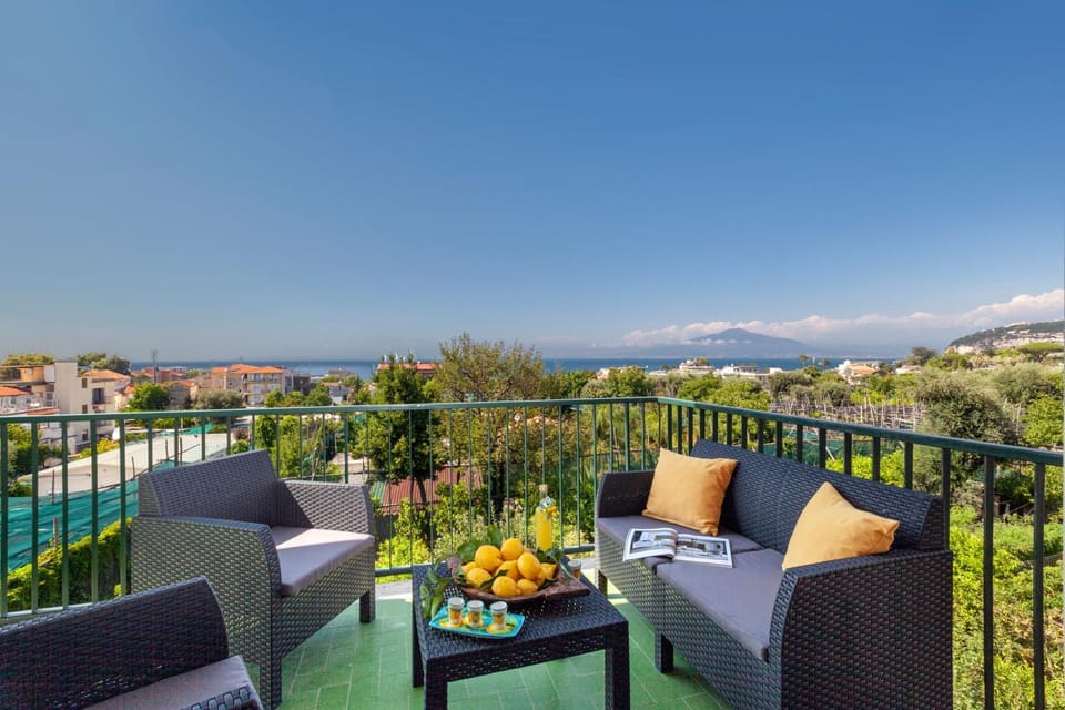 Property building, Balcony/Terrace, City view, Street view
