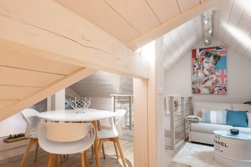 K2 Annecy Rent Lodge duplex de deux chambres doubles entièrement rénové Apartment in Annecy