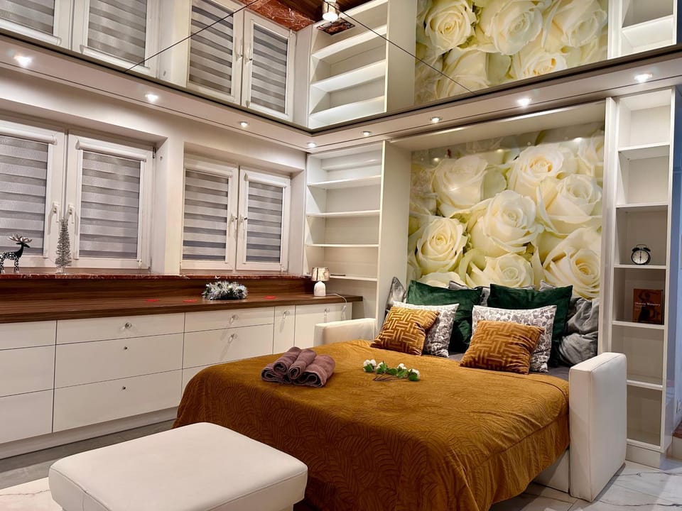 Bed, Living room, Bedroom, towels