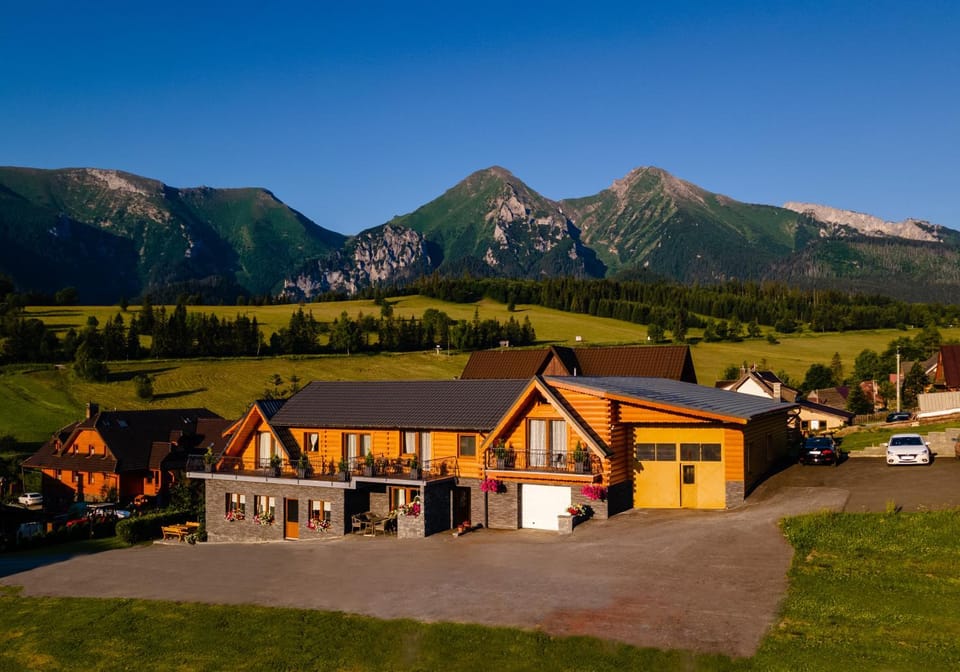 Property building, Neighbourhood, Mountain view