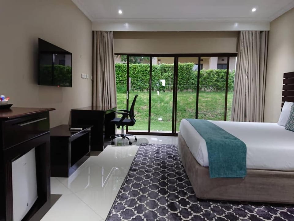 Douglas Lodge & Apartments Nature lodge in Africa