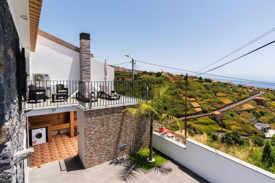 Nearby landmark, Neighbourhood, Balcony/Terrace