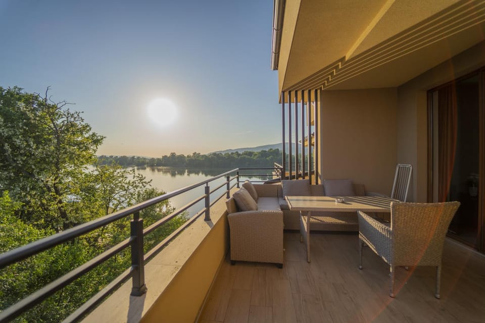 Balcony/Terrace, Lake view