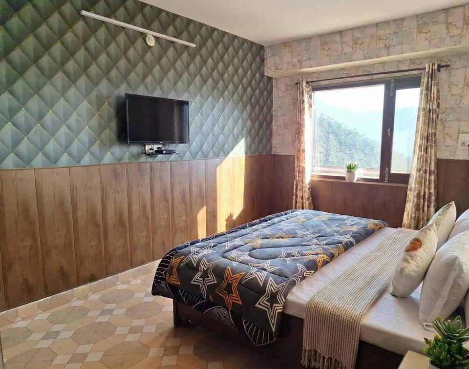 Bed, TV and multimedia, Bedroom