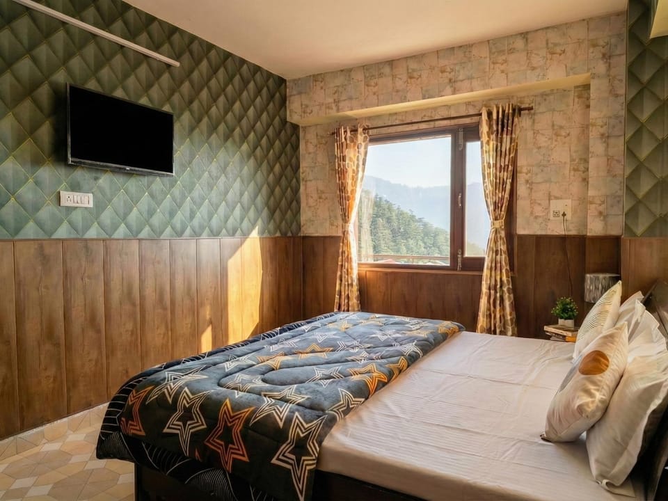 Bed, TV and multimedia, Bedroom