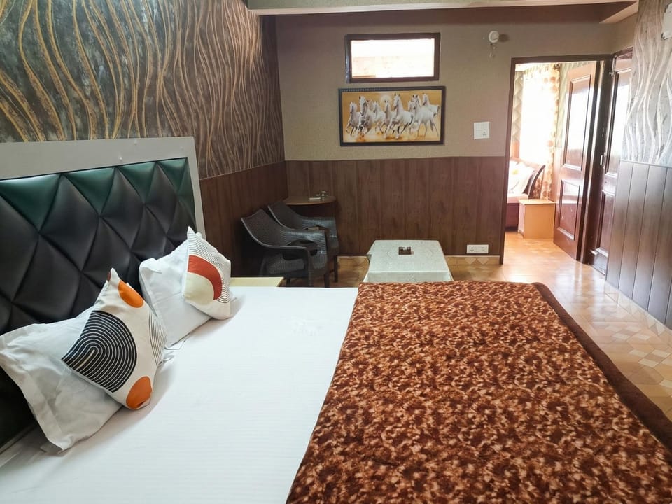 Bed, Seating area, Bedroom