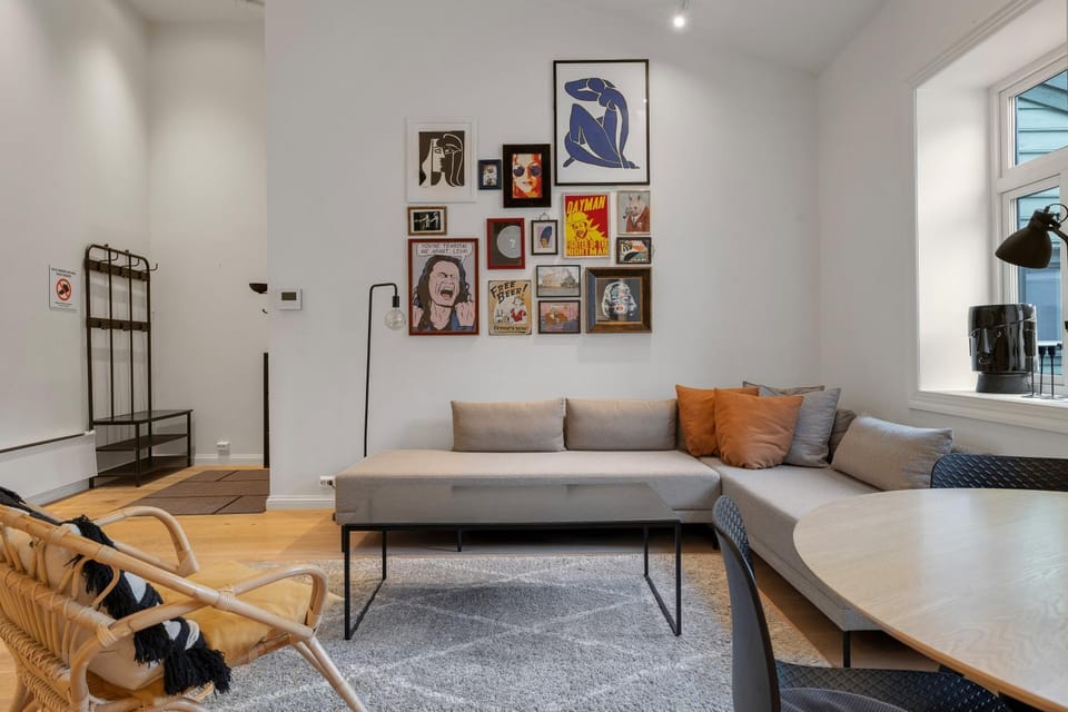 Living room, Seating area