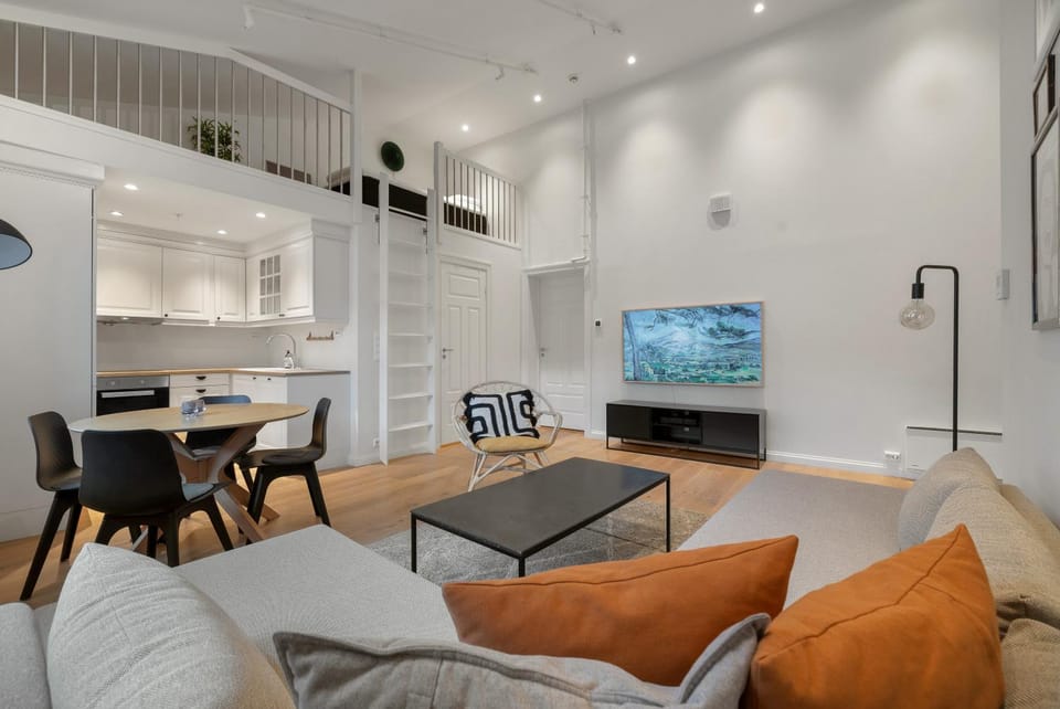 TV and multimedia, Kitchen or kitchenette, Living room, Seating area, Dining area
