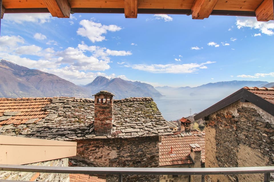 Day, Natural landscape, Balcony/Terrace, Balcony/Terrace, Lake view, Lake view, Mountain view
