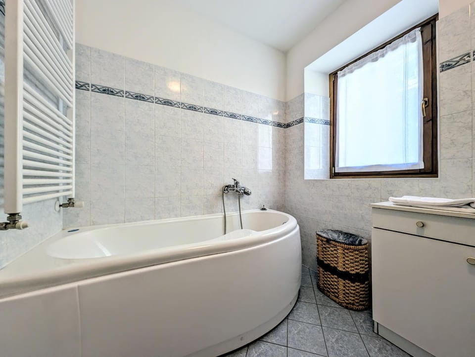 Bathroom, Bath