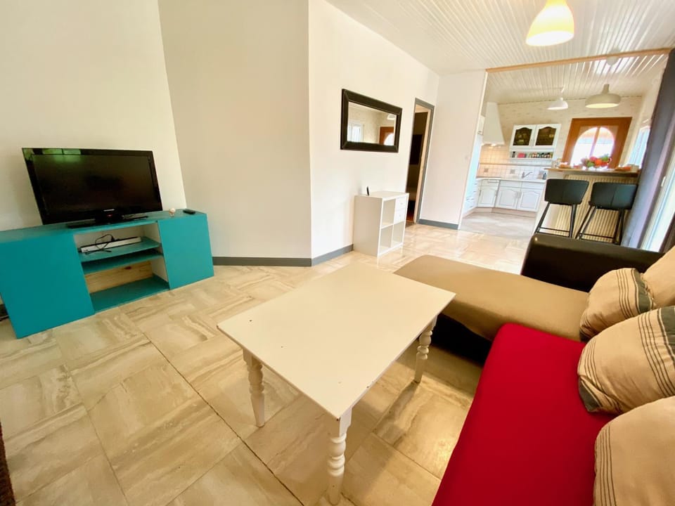 TV and multimedia, Living room, Lounge or bar