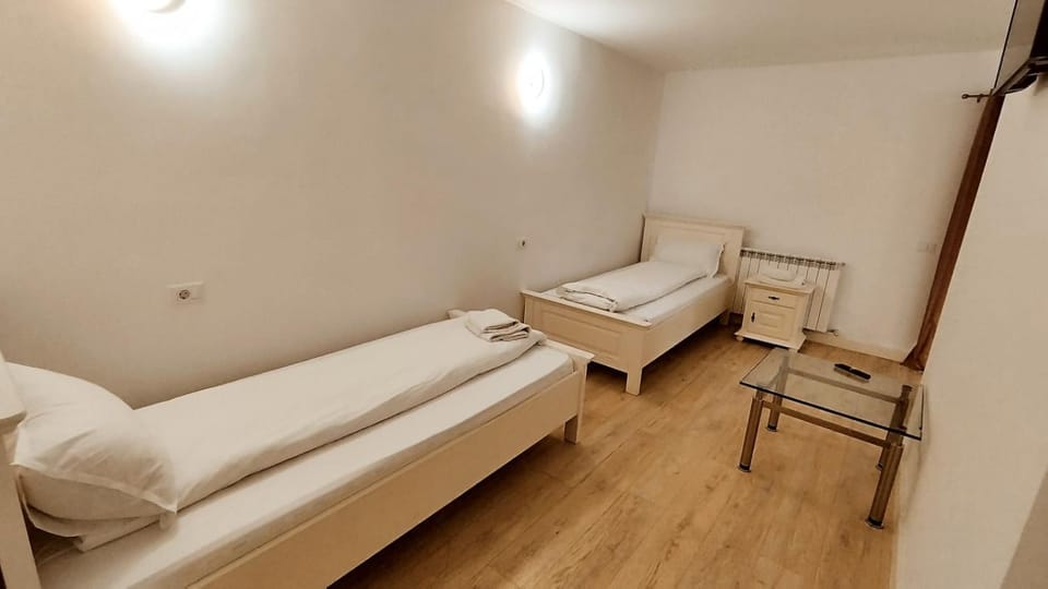 LA RĂSCRUCE DE APE Hotel in Romania