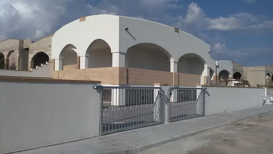 Zona Maldive del Salento, Vistamare1, Sabbia 10' a piedi, BBQ, 2 Bagni, 2 Clima, Posto Auto Esclusivo House in Apulia