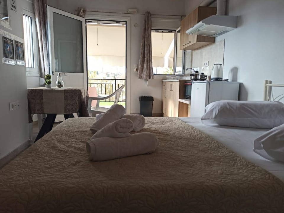 Bedroom, Dinner, kitchen