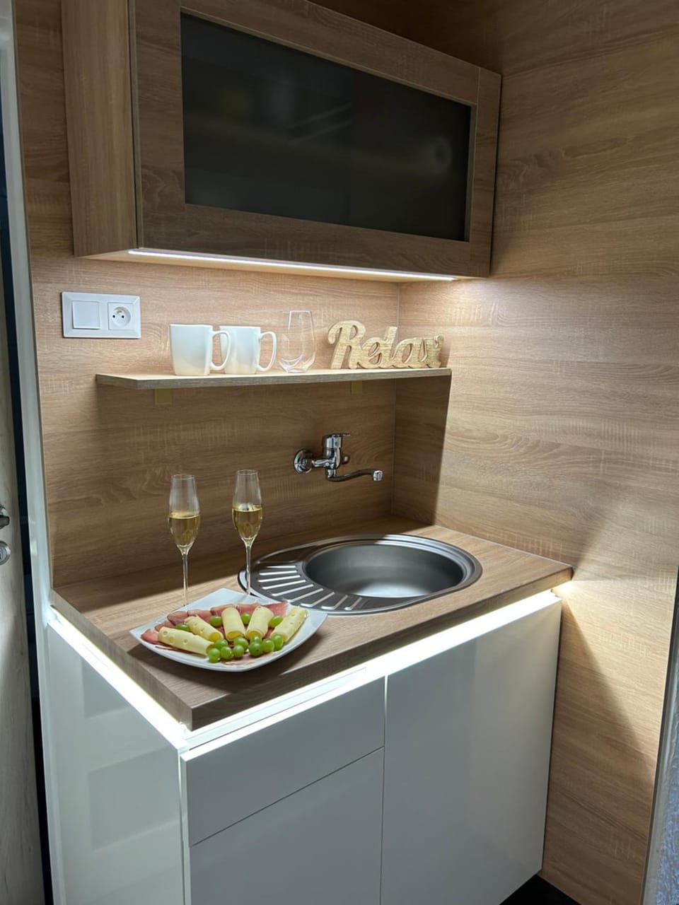 Kitchen or kitchenette