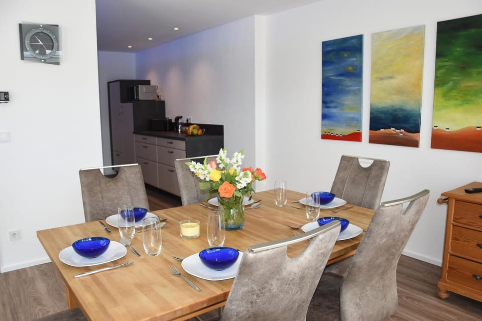 Restaurant/places to eat, Dining area, Food