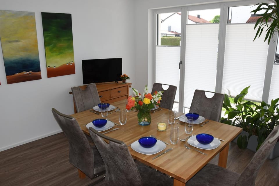Restaurant/places to eat, Dining area