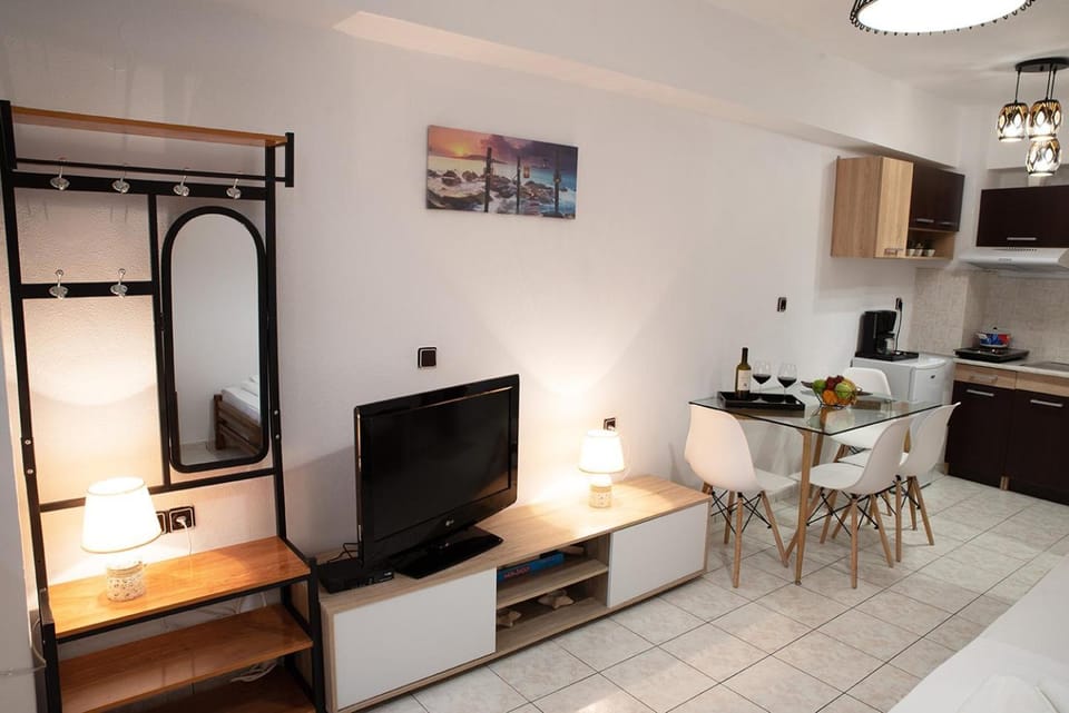 TV and multimedia, Kitchen or kitchenette, Dining area
