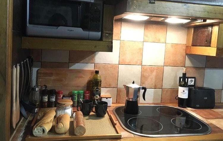 Kitchen or kitchenette