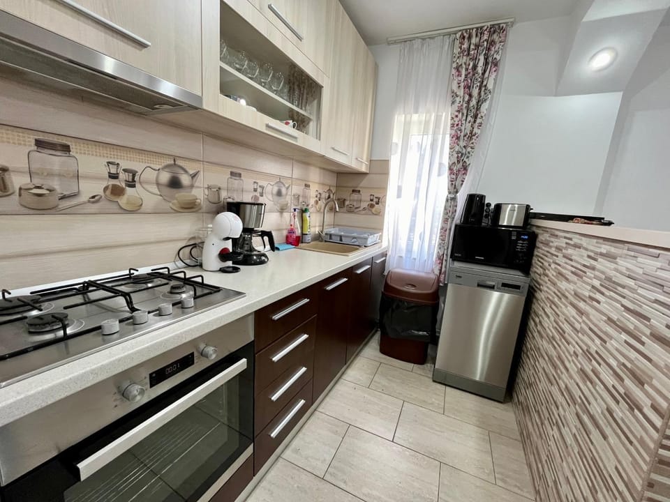Coffee/tea facilities, Kitchen or kitchenette, dishwasher, oven, stove, toaster