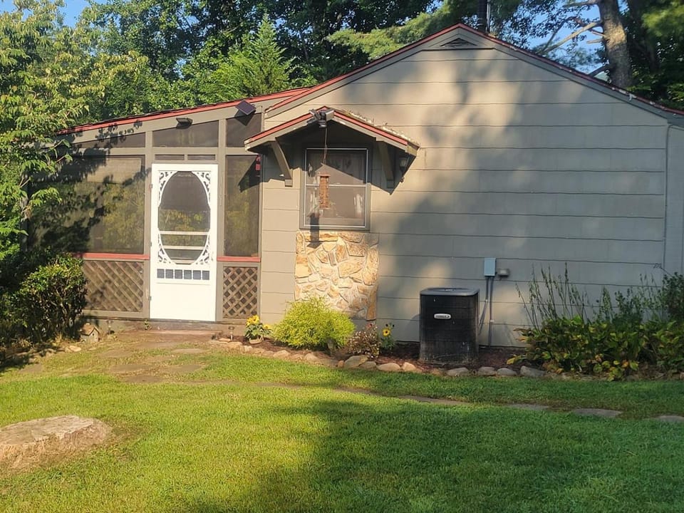 Free Railroad Tix + Relaxing Cabin Close to Deep Creek Cabin in Swain County