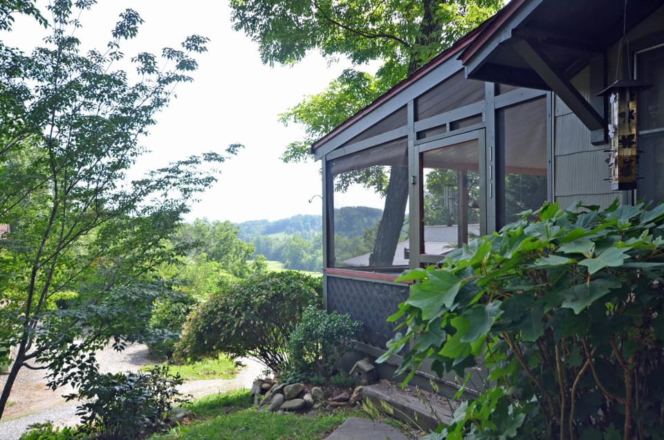 Free Railroad Tix + Relaxing Cabin Close to Deep Creek Cabin in Swain County